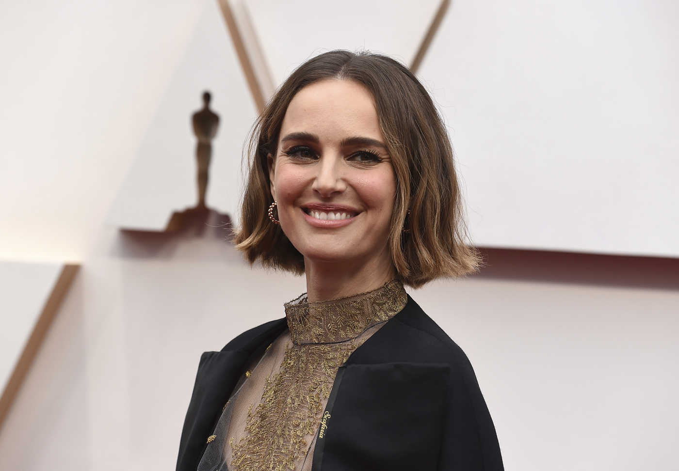 Natalie Portman riceve il testimone da Margherita Buy