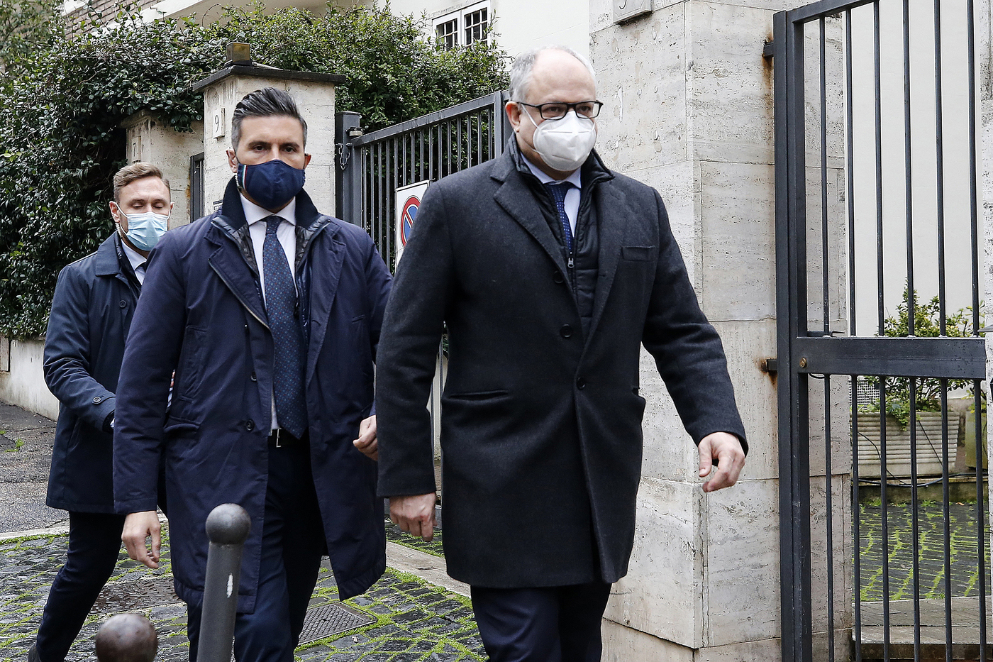 Roma, Gualtieri in campo: Mi candido a sindaco, farò primarie. Conte: M5S appoggia Raggi