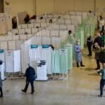 Vaccini, in Lombardia oltre 341mila over 50 prenotati. Anche in Abruzzo si inizia oggi