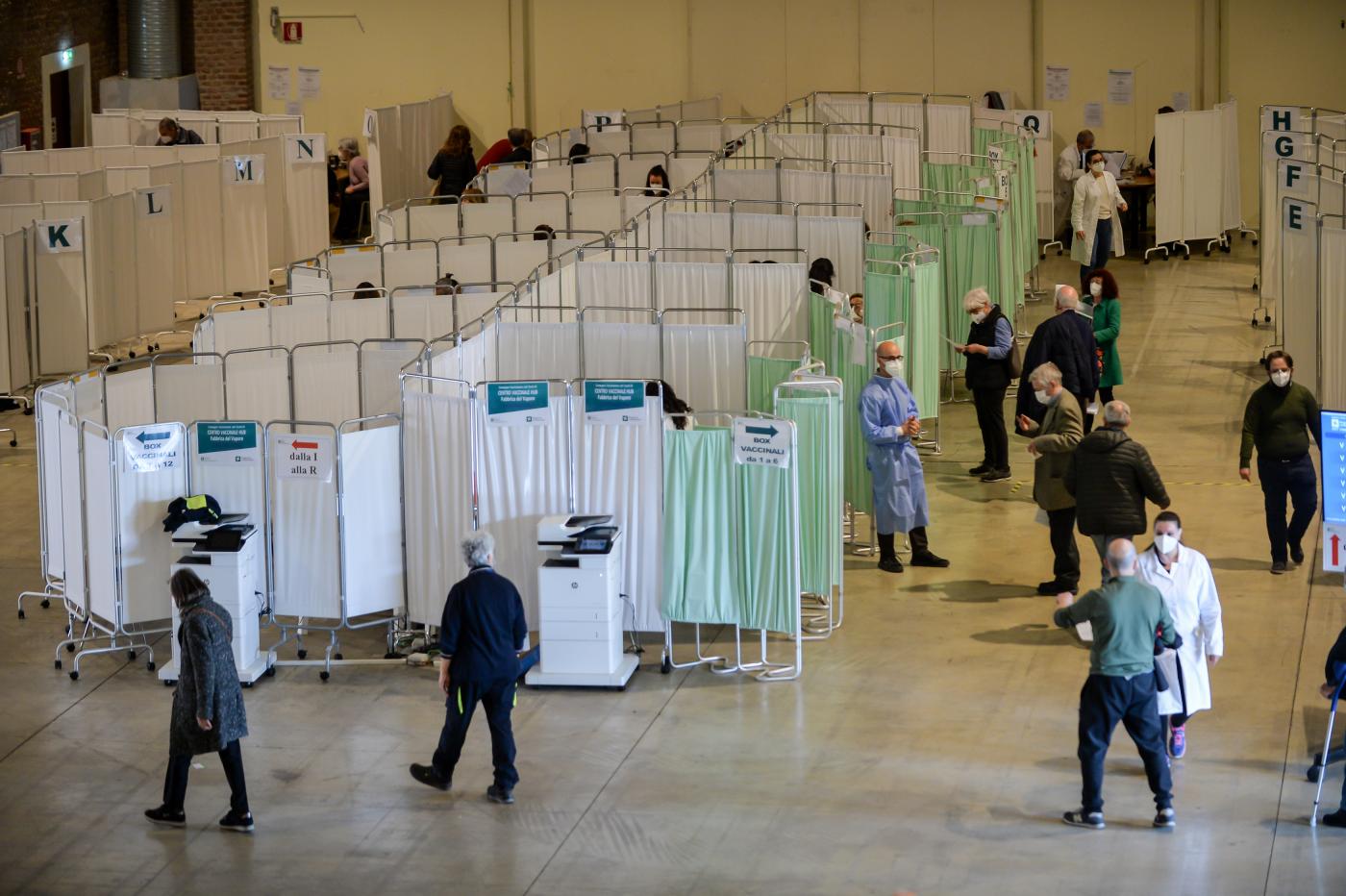 Vaccini, in Lombardia oltre 341mila over 50 prenotati. Anche in Abruzzo si inizia oggi