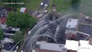 Distrutta dalle fiamme chiesa cattolica a Filadelfia
