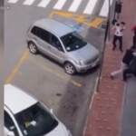 Migrante aggredito a Ventimiglia, le immagini choc del pestaggio