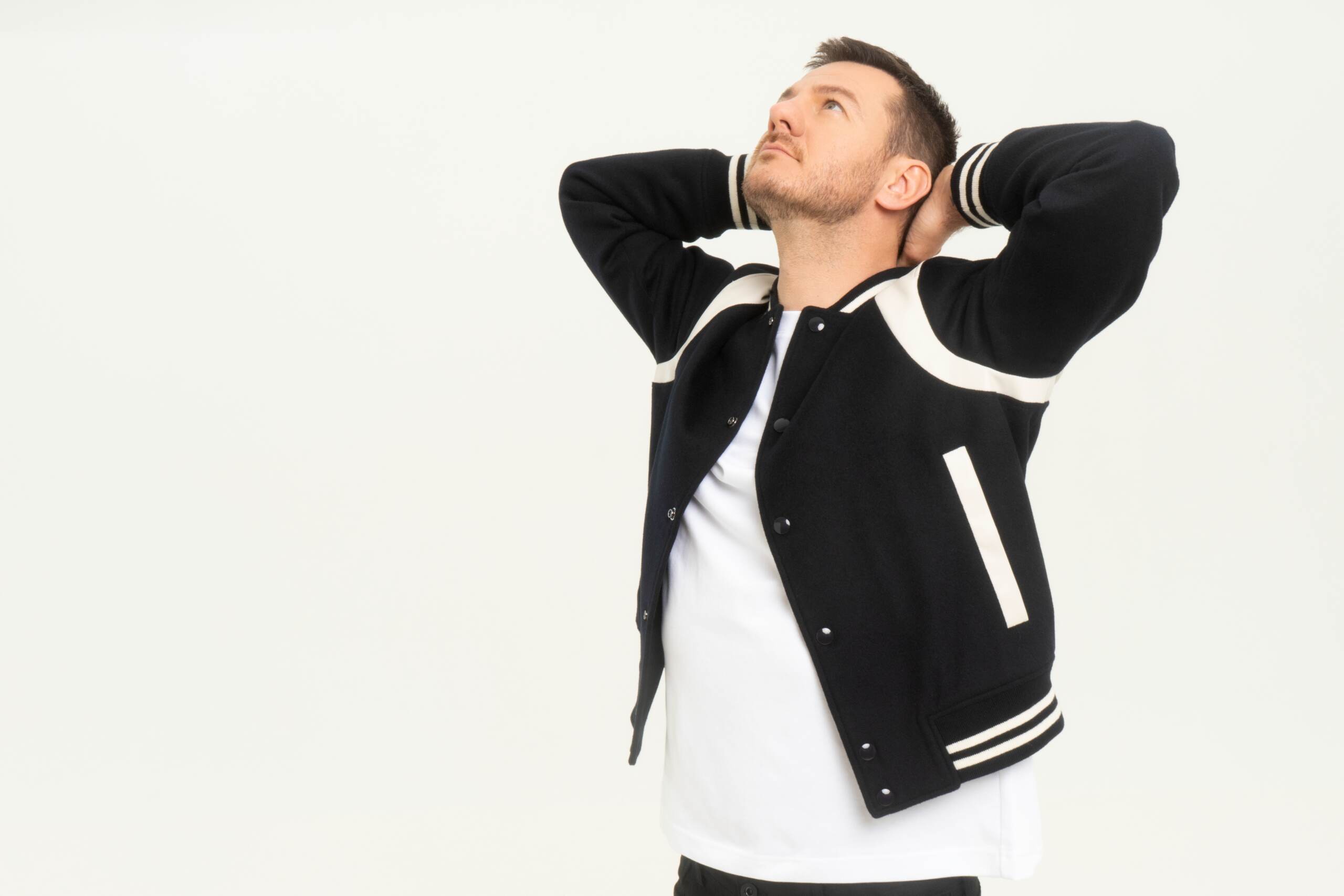 Alessandro Cattelan si farà Una semplice domanda su Netflix Alessandro Cattelan si farà Una semplice domanda su Netflix