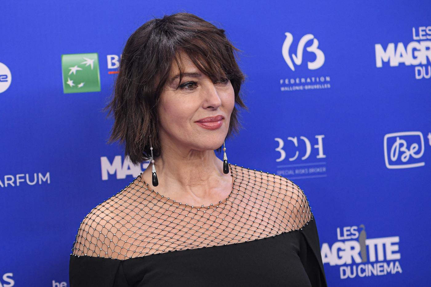 Monica Bellucci inaugura il biondo platino Monica Bellucci inaugura il biondo platino