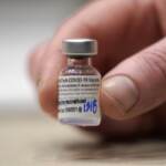 Vaccini, Pfizer: “Attenersi agli studi, richiamo a 21 giorni”