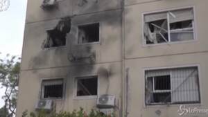 Israele, edificio colpito da un razzo a Ascalona: almeno 19 feriti