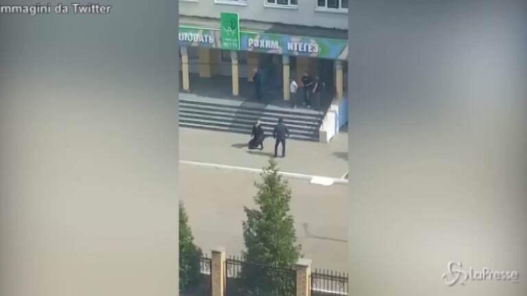 Sparatoria in una scuola di Kazan