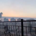 L’alba su Gaza tra colonne di fumo nero ed esplosioni