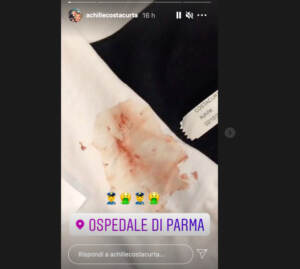 La maglietta insanguinata di Achille Costacurta da una stories su Instagram