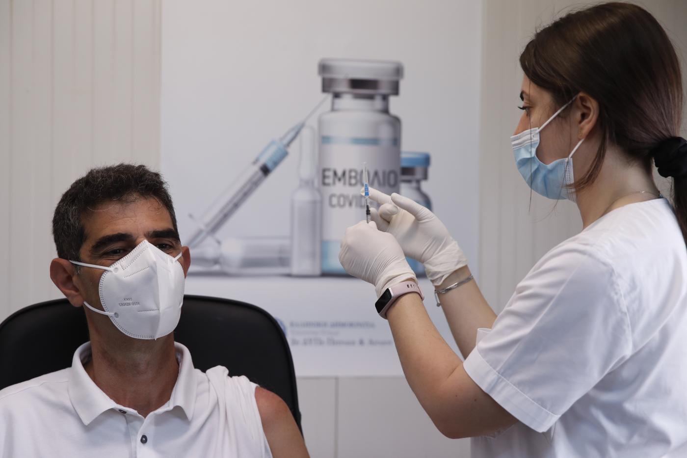 Vaccini, 3 mln di dosi in consegna. Figliuolo: Da lunedì prenotazioni per over 40