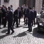 Roma: Draghi sbadato, dimentica la mascherina ed è costretto a tornare in auto