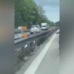 Suv contromano in superstrada: incidente frontale con un furgone