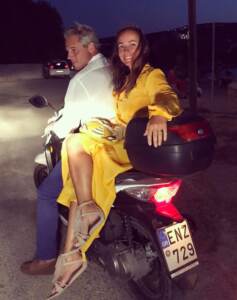 Camila Raznovich e Loic Fleury in Grecia. Foto da Instagram
