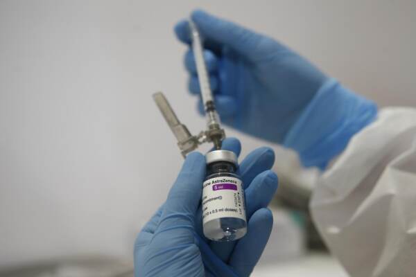 Covid, 600mila vaccini somministrati, boom fra giovani. Altre 4 regioni in zona bianca