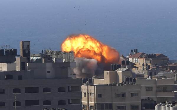 Attacco israeliano a Gaza con forze aeree