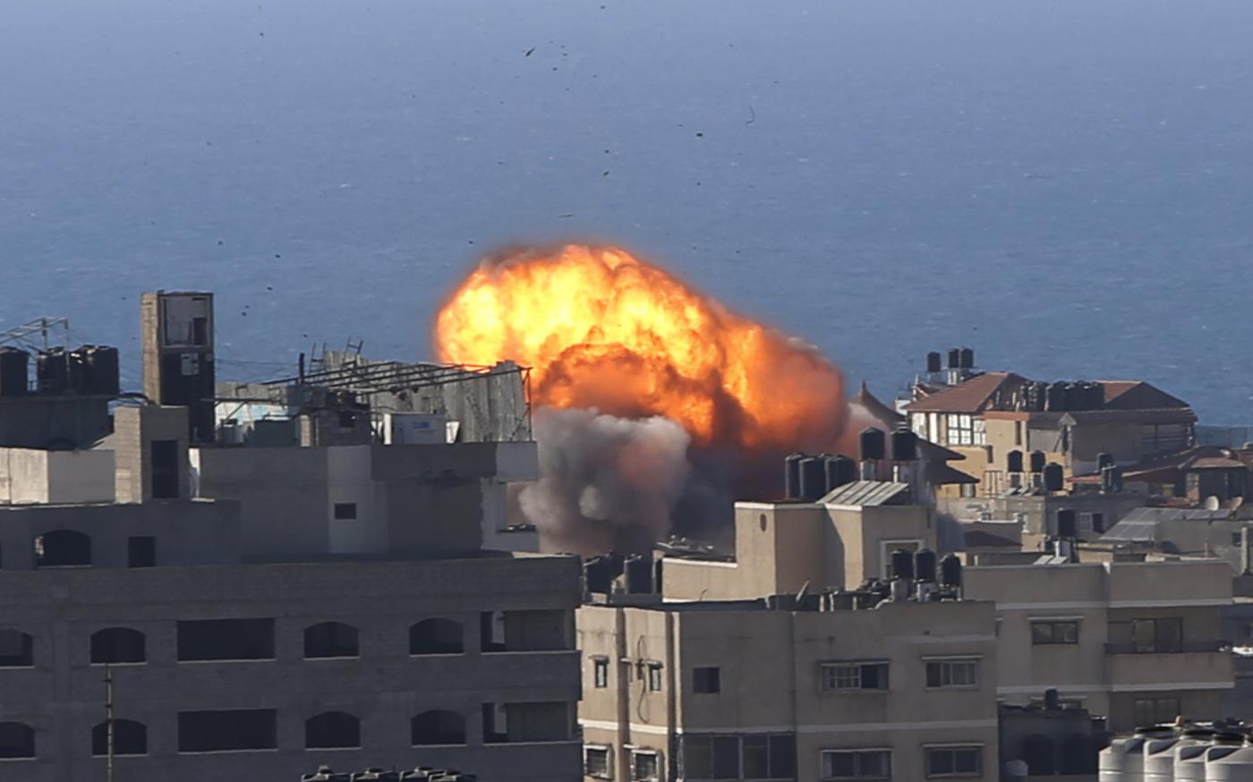 Mediorente: a Gaza 139 vittime, anche 39 bambini. Israele colpisce il palazzo dei media
