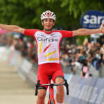 Giro d’Italia, Lafay vince l’ottava tappa a Guardia Sanframondi. Ewan cade e si ritira