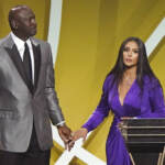 Kobe Bryant introdotto nella Basketball Hall of Fame