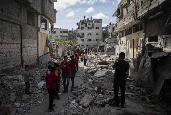 Israele e Palestina, una guerra senza fine: ancora razzi e raid sulla striscia di Gaza