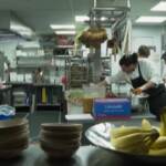 Londra, riaprono i ristoranti: si può mangiare anche al chiuso