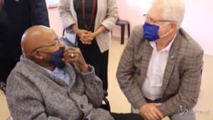 Sudafrica, vaccinato il vescovo anti-apartheid Desmond Tutu