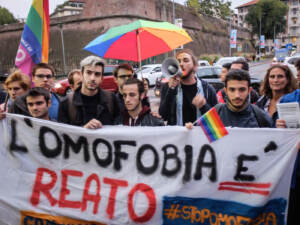 Presidio in Porta Romana anti omofobia per aggressione a ragazzo gay
