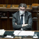 Alitalia, Giorgetti: Negoziato complicato, faremo interessi paese