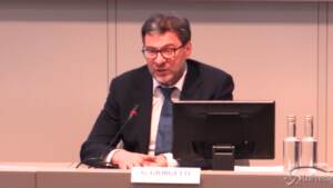 Riaperture, Giorgetti: “Decisioni del governo sono frutto di una sintesi di posizioni diverse”