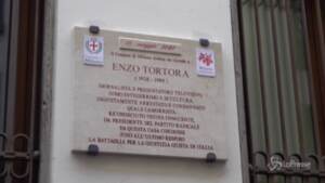 Milano ricorda Enzo Tortora, la compagna: “Ucciso dalla malagiustizia, dolore infinito”