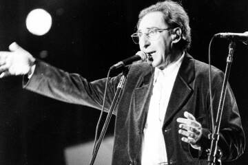 Franco Battiato in uno spettacolo negli anni 90