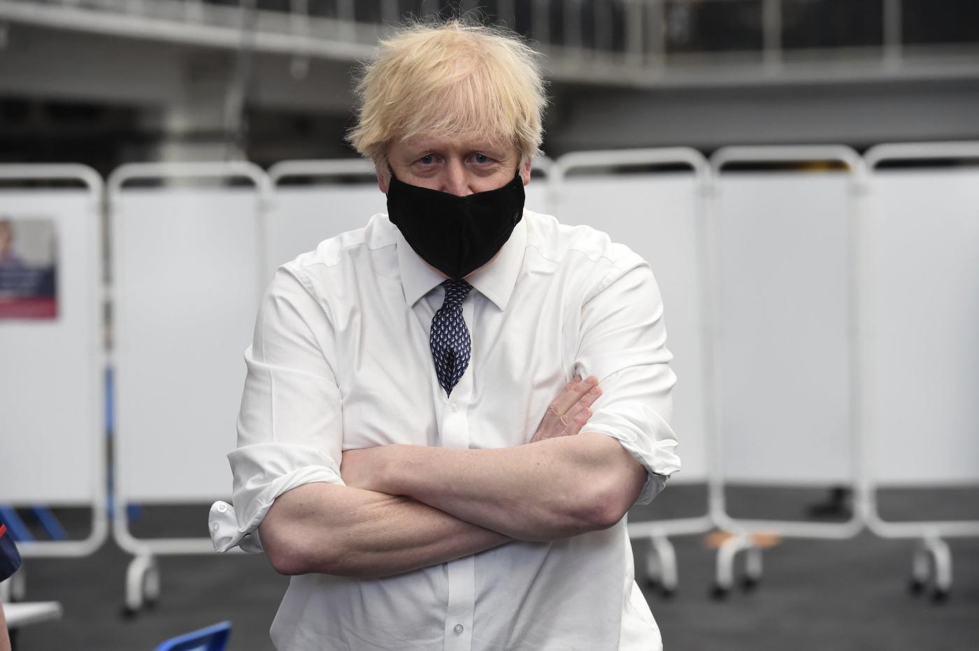 Covid, Johnson frena su vacanze: “Evitate Paesi in lista arancione, anche l’Italia”
