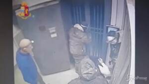Un'immagine della telecamera di sorveglianza della filiale Crédit Agricole