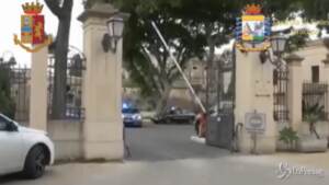 Video della polizia e della finanza