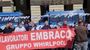 Striscione lavoratori ex Embraco a Torino
