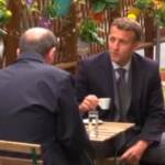 Riaperture in Francia, Macron e Castex prendono un caffè all’aperto