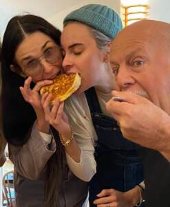 Tallulah Willis con i genitori Demi Moore e Bruce Willis da Instagram