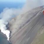 Stromboli, erutta il vulcano: la colata di lava verso il mare
