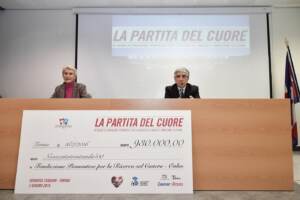 Consegna assegno Partita del Cuore a IRCC Candiolo