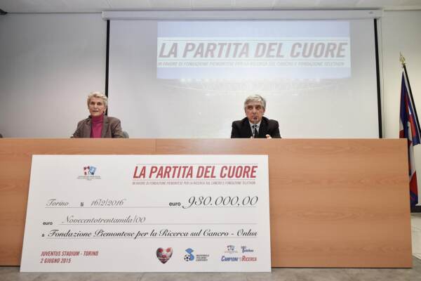 Consegna assegno Partita del Cuore a IRCC Candiolo