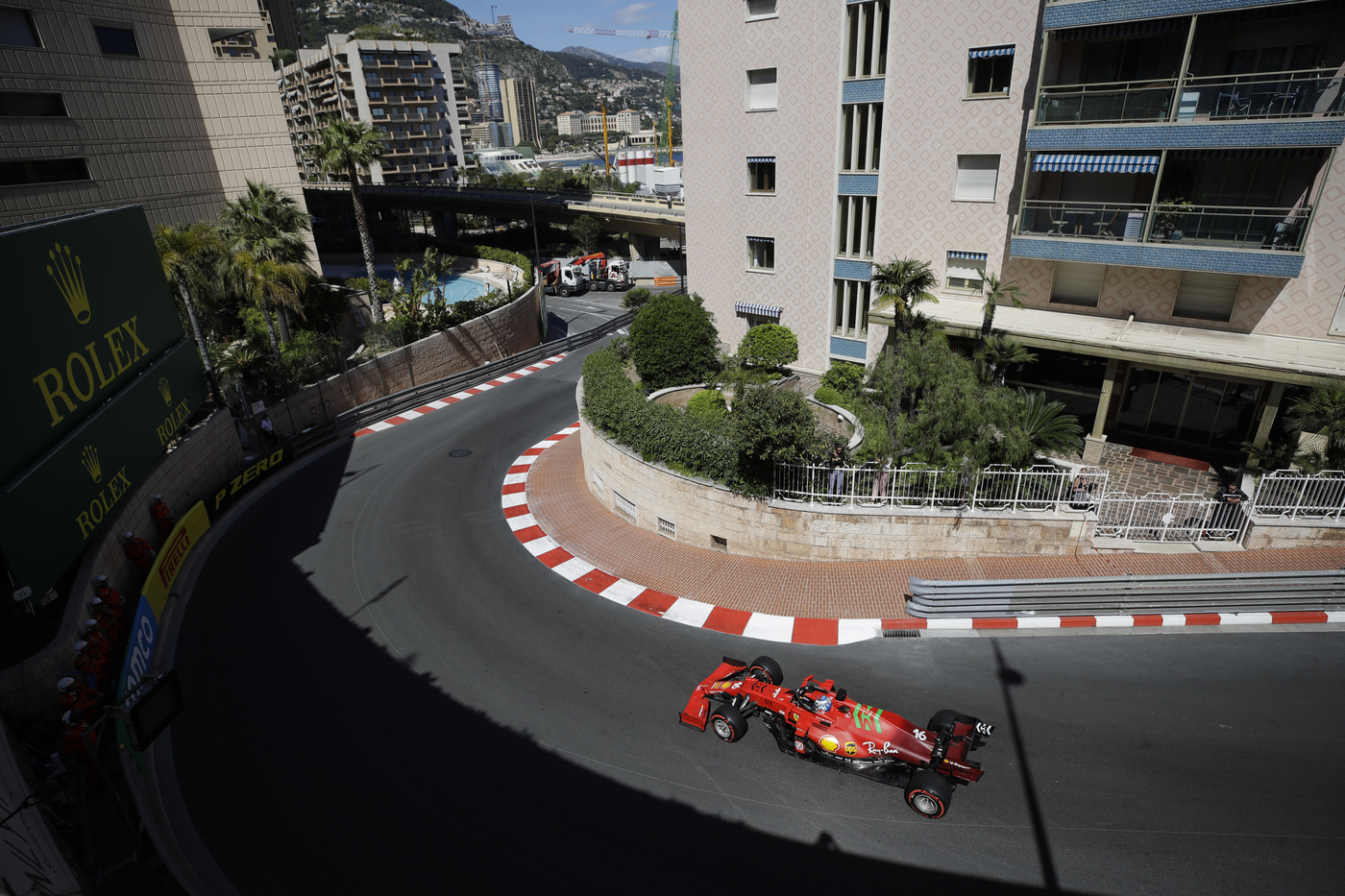 La Ferrari domina le libere a Monaco: Leclerc e Sainz davanti a Hamilton La Ferrari domina le libere a Monaco: Leclerc e Sainz davanti a Hamilton