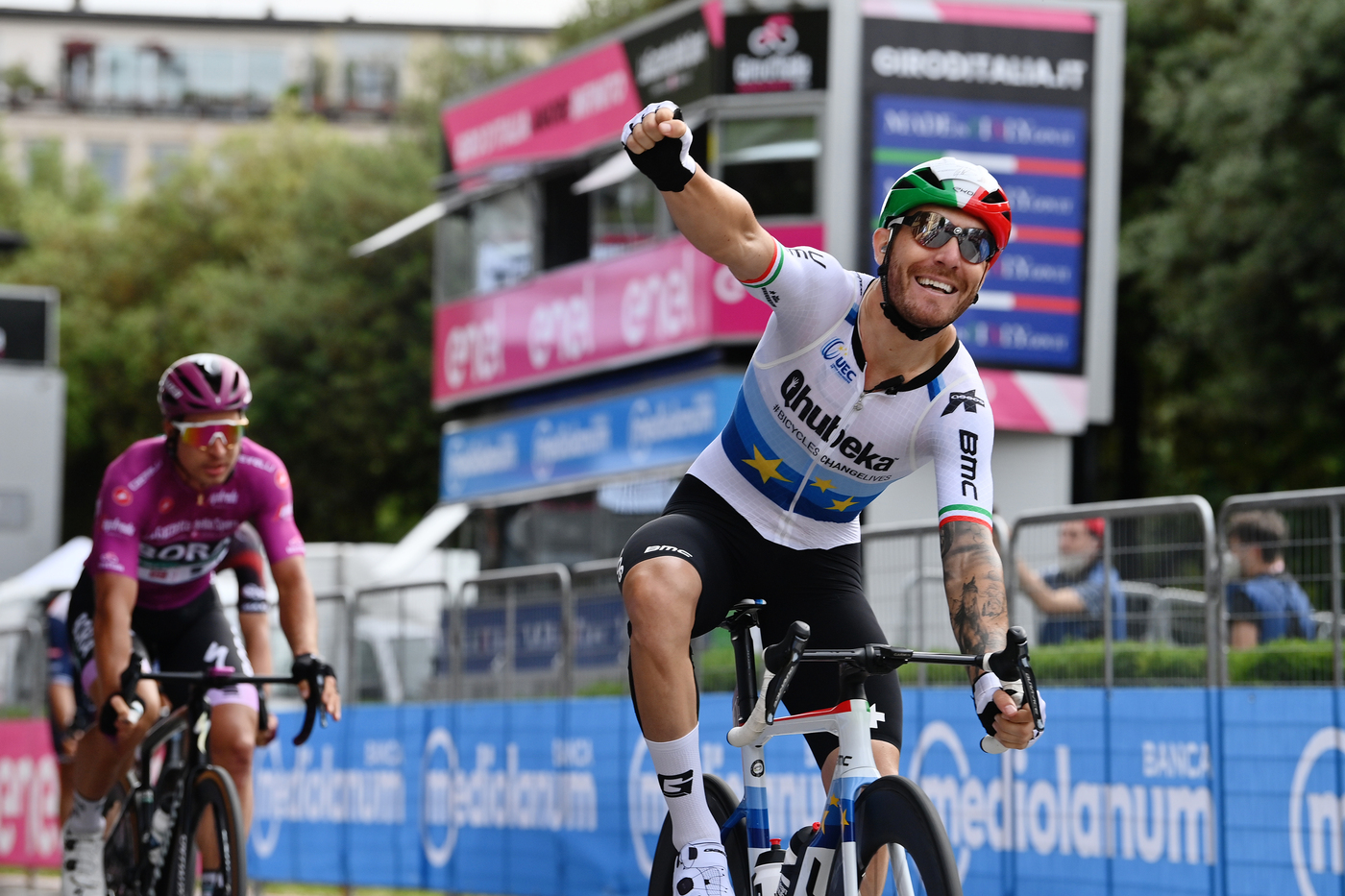 Giro d’Italia, Nizzolo vince la volata a Verona. Bernal resta in rosa Giro d’Italia, Nizzolo vince la volata a Verona. Bernal resta in rosa