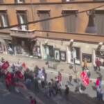 Lavoro, scontri polizia-Cobas vicino alla Camera: il corteo da Piazza Barberini