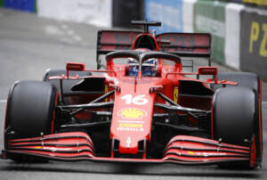 Monaco, Pole Leclerc davanti Verstappen. Quarto Sainz