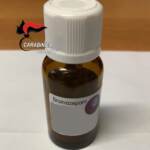 Milano, imprenditore farmaceutico droga, violenta e fotografa 21enne: arrestato