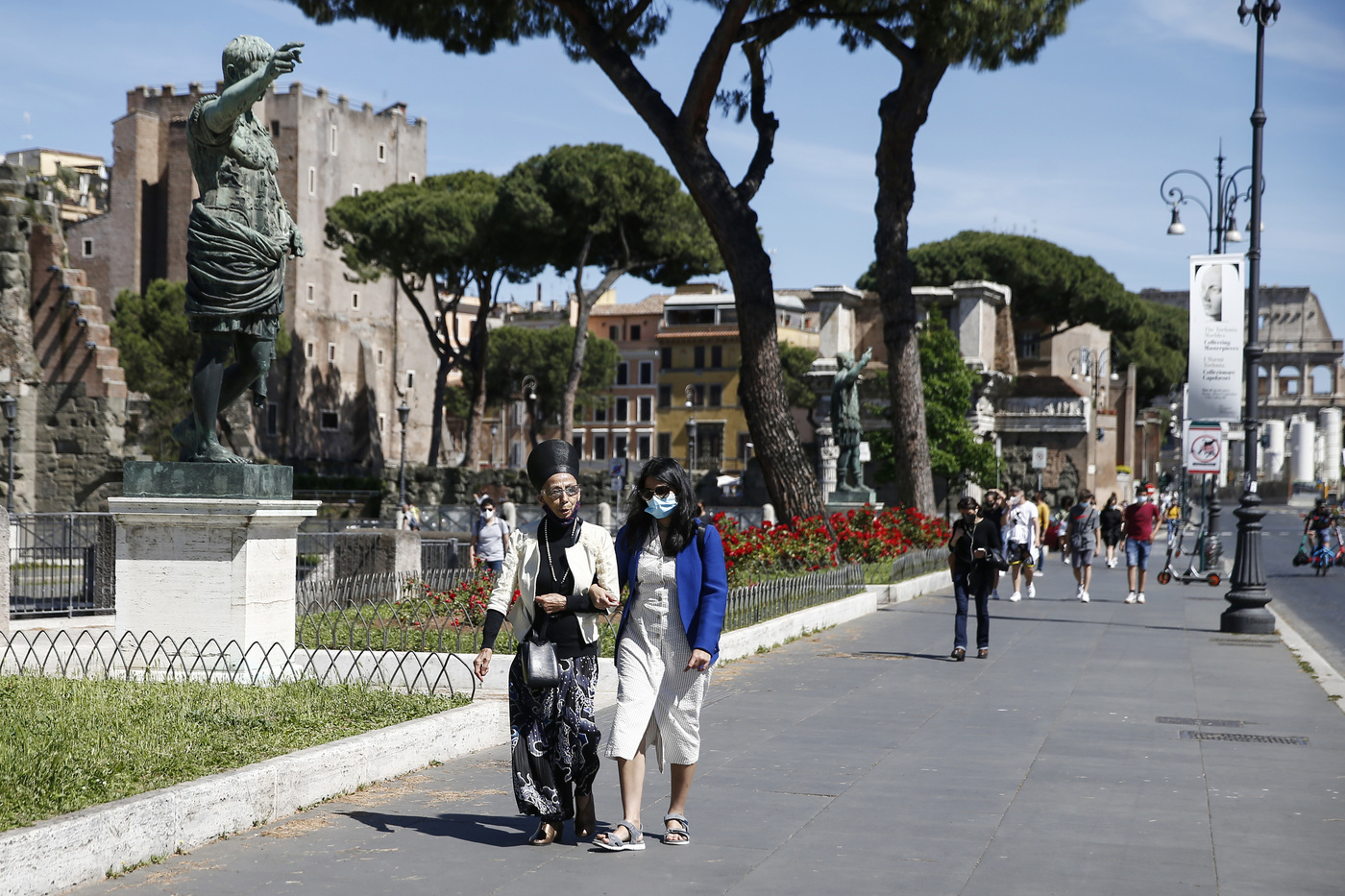 Oggi ritorno in zona gialla per l’Italia: calo contagi e vittime, il più basso del 2021 Oggi ritorno in zona gialla per l’Italia: calo contagi e vittime, il più basso del 2021