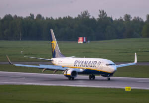 Bielorussia, atterrato a Vilnius l'aereo Ryanair dirottato a Minsk