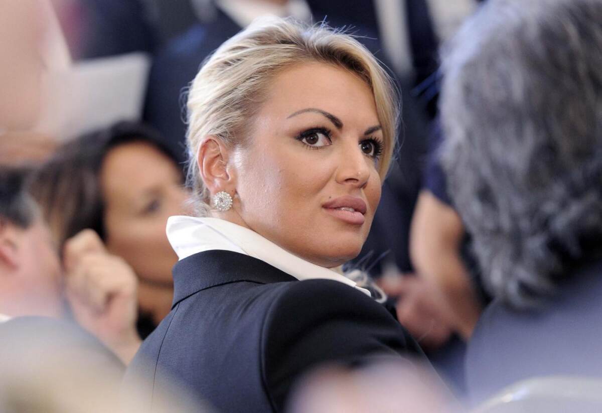 Francesca Pascale: “Mi manca tanto Berlusconi, la sua libertà e la leggerezza”