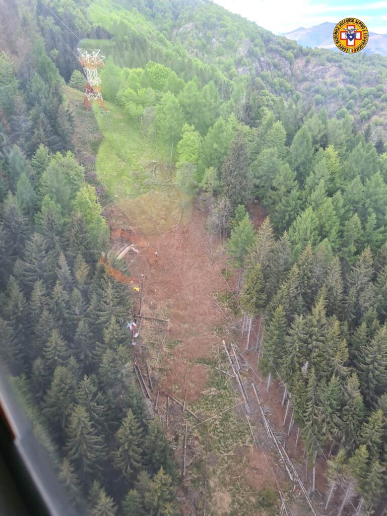 Galleria foto 'Mottarone, precipita cabina funivia: le foto della disgrazia' - foto 9