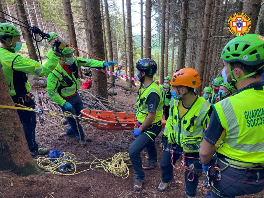 Galleria foto 'Mottarone, precipita cabina funivia: le foto della disgrazia' - foto 12