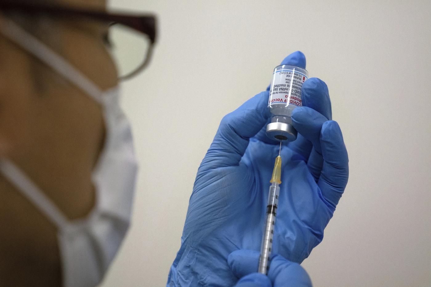 Vaccini, Moderna: “Efficace al 100% per 12-18enni a ciclo completo” Vaccini, Moderna: “Efficace al 100% per 12-18enni a ciclo completo”